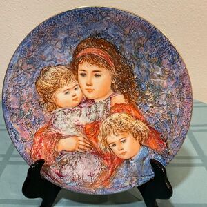 Edna Hibel L'amour Maternel France Porcelain Yvette Avec Ses Enfants Plate